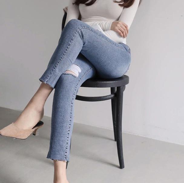 运动风 牛仔裤简约高贵的优雅,为整身的造型炫出最佳可人的魅力