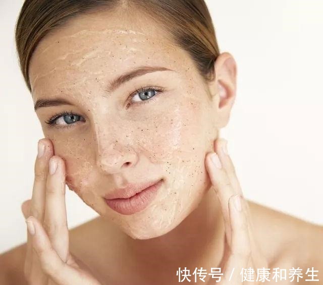 暗沉 秋冬护肤最容易忽略的步骤,少了它,皮肤容易暗沉粗糙、毛孔粗大!