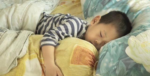 生长激素|早上叫孩子起床时,尽量晚于这个时间点,是长身高的关键期