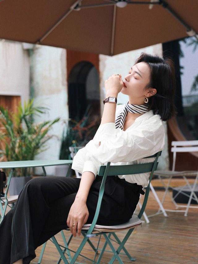 针织衫|25、35岁的韩系穿搭技巧分享,针织衫搭配百褶裙,精致高级又优雅