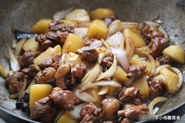 荤素|土豆家常又好吃的做法，荤素搭配更营养，能当菜又能当主食！