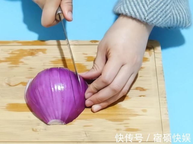 小洋葱,大用途!睡觉在床头放一个洋葱,太厉害了,受用一生