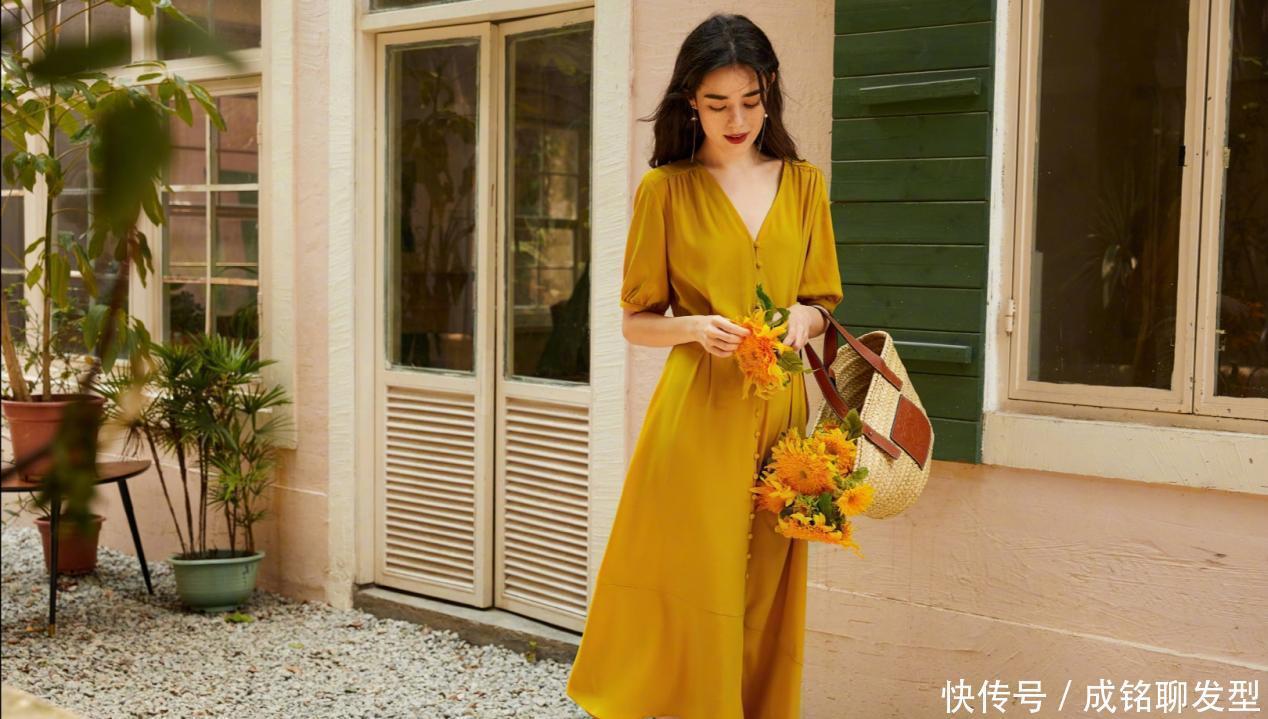 连衣裙|解锁夏季轻熟风“连衣裙”穿搭,优雅大气显气质,减龄又有女人味