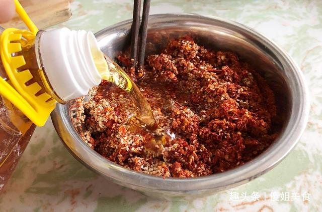 万万不可|炸辣椒油时,万万不可直接浇热油,多加1步,辣油香辣红亮特解馋