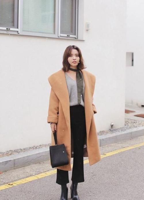 大气|最近流行一种显高穿法,叫“羊绒大衣+短靴”,优雅大气显高级