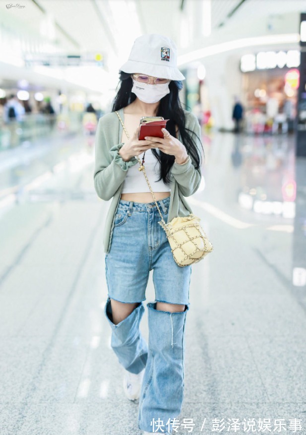 小开衫 现在正是穿小开衫的季节！遮肉又显瘦，搭配裙子太美了