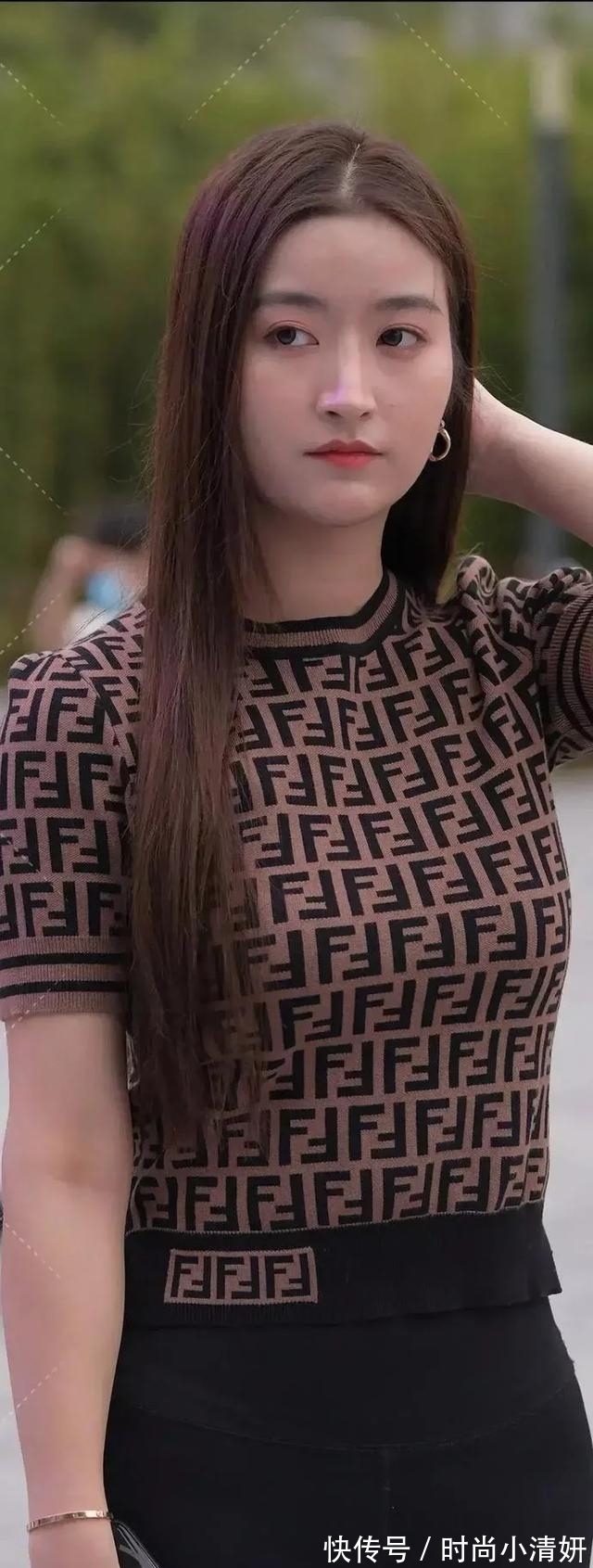 修身 打底裤不愧是修身塑形的神器,经典纯色搭配,显瘦还显气质