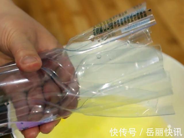 打蛋器|蛋糕最简单的做法，不用烤箱不用打蛋器，利用2个小妙招轻松解决