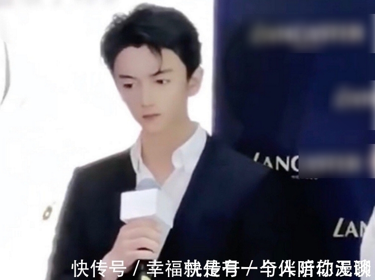 活动照|陈晓出席活动照流出,路人滤镜下瞬间变漫画脸,请美颜放过帅哥吧