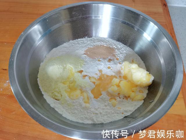 好吃|又酥又软又香的饼子,做法就是这样简单,丈夫连夸好吃