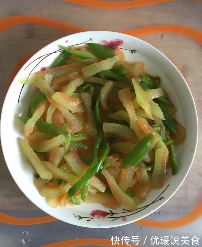 教你爽口美味的青椒西瓜条，简单易做又营养好吃，还能去秋燥