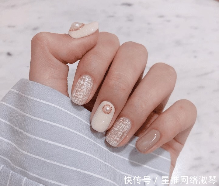 超有名媛范儿的甜美小香风美甲,精致不浮夸,千万别错过