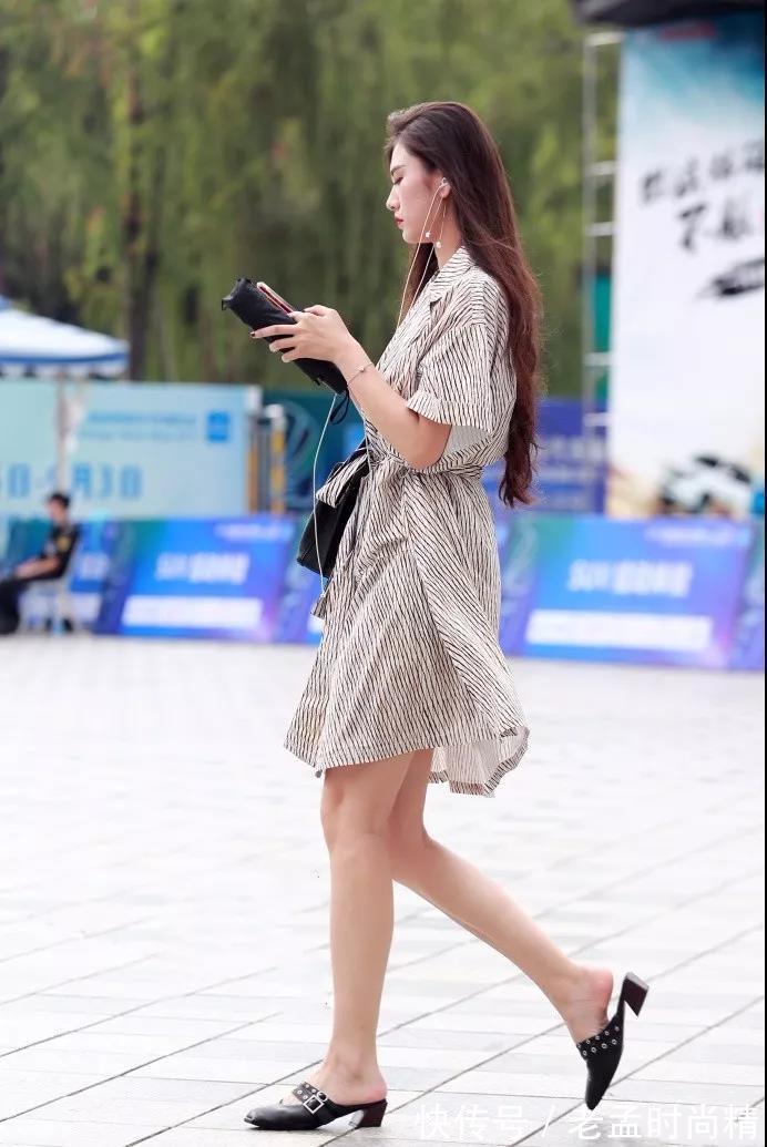 紧身开叉裙|街拍:穿白色紧身开叉裙背影杀手的美臀性感美女