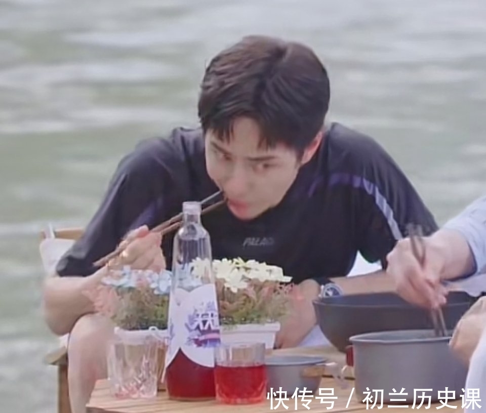 水枪|王一博一直忽悠枫哥下水游泳,《街舞4》8月14日开播,王队长来了