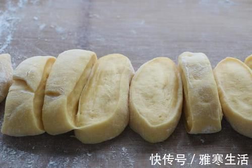 在家做面包，不用烤箱不用黄油，又软又拉丝，学会别再买面包吃了