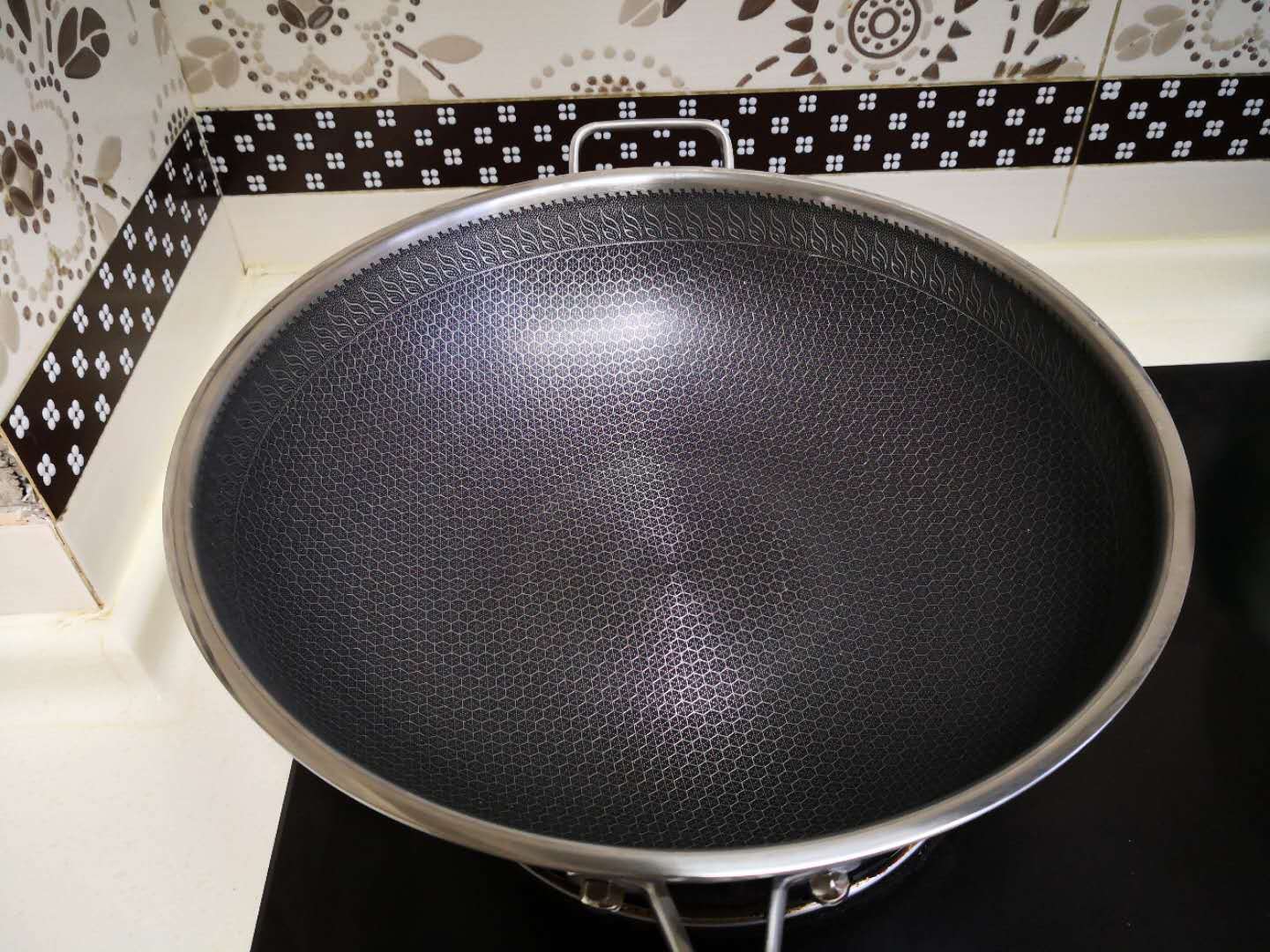 生锈|不管什么锅,买回来都不要直接用,很多人不懂,难怪粘锅还生锈!