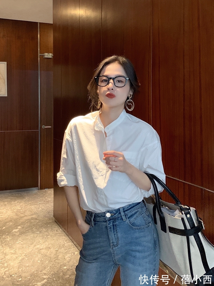 白衬衫|穿“白衬衫”的女人有多精致?搭配这3种下装,土味、俗气全甩掉