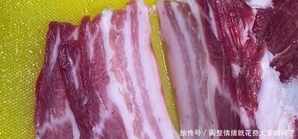 酸菜|夏季嘴馋我就爱吃这个,两样食材简单一裹一蒸,软烂入味,真鲜香