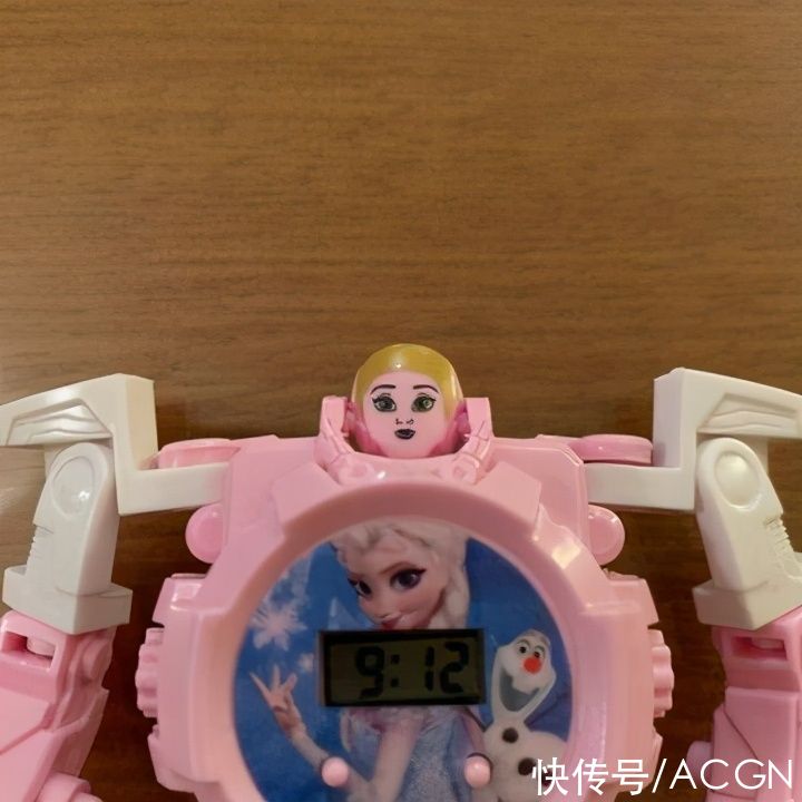 正版|艾莎女王也有奇葩周边？看着跟变形金刚似的，好像还是正版的