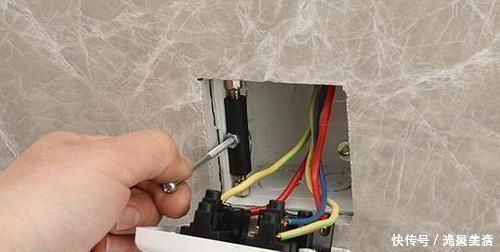 螺丝|插座松动一般怎么处理没想到老电工的法子这么简单，管用