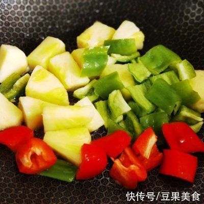 翻盘|上桌前不被看好的菠萝咕咾肉,吃完却逆风翻盘