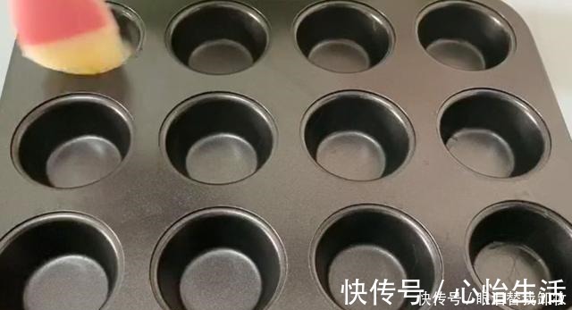 想吃|想吃无水蛋糕不要去买了!4个鸡蛋在家就能做,配方简单还好吃