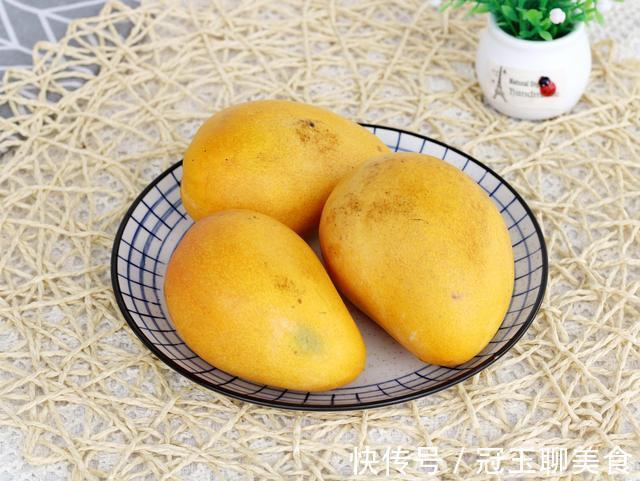 冰箱|有5种水果，放冰箱里冻起来，比新鲜的还好吃，夏天不用买雪糕了