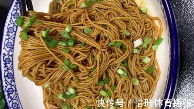 劲道|家常版葱油拌面,干香味美劲道爽滑,做法简单“葱油”是关键