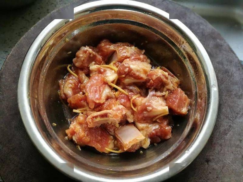 3斤排骨一瓶啤酒，往锅里一扔，好吃到流口水，做法一看就会！