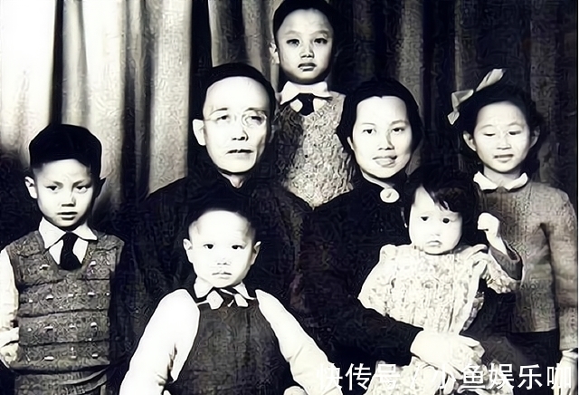 素书$郭沫若4字骂鲁迅,鲁迅加了1字回击,世人笑称:这便是郭沫若