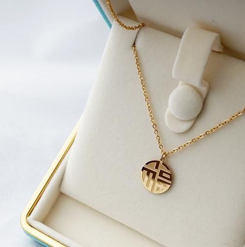 项链 奔四奔五的女人,千万别戴这4种饰品,寒酸又俗气,太没品味了