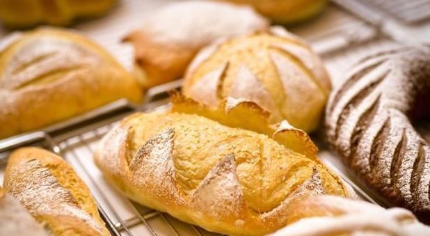 买面包,我从不买这5种,不好吃还没营养,糕点老板:外行喜欢买