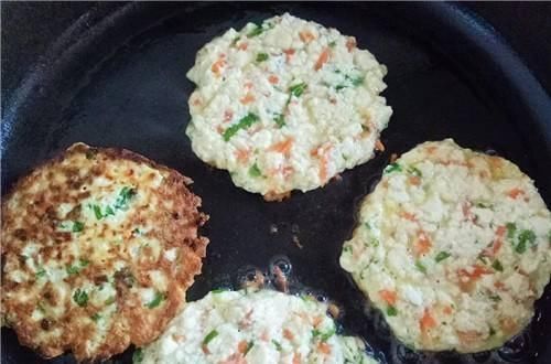 豆腐鸡蛋饼|早上鸡蛋和它拌，是最佳补钙早餐，常给孩子食，个子比同龄人高