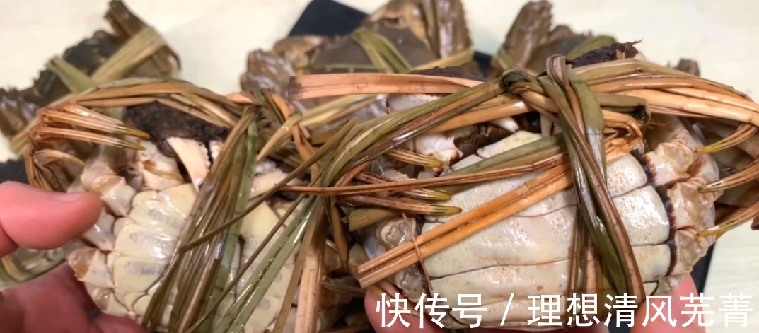梭子蟹|蒸大闸蟹时，用冷水还是热水多数人做错，难怪螃蟹流黄腥味重！