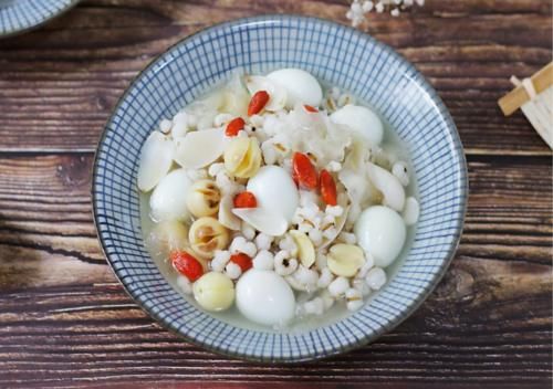  冬天，家人记得多喝这汤，简单煮一煮，湿气没了，脸色更红润