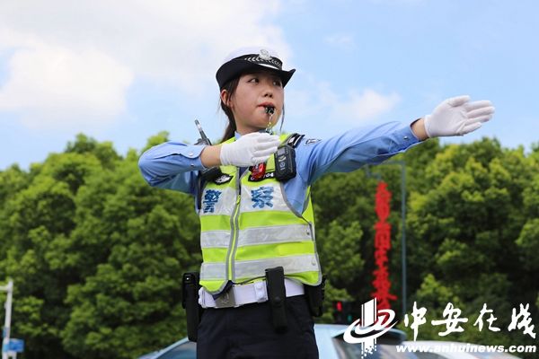 合肥|安徽合肥：飒！警花烈日下执勤