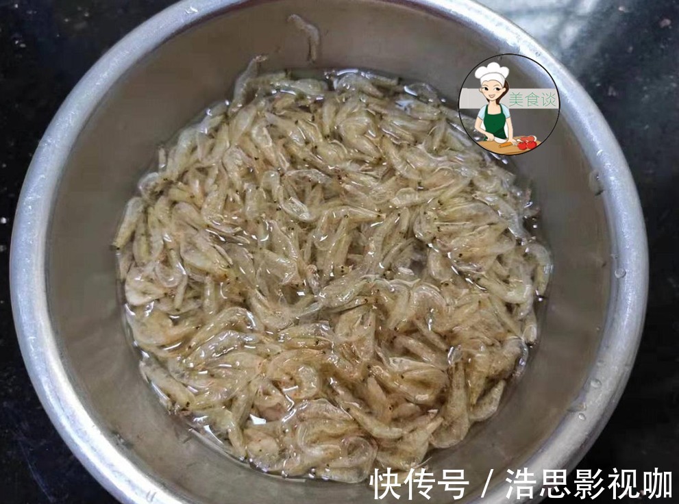 蒸蛋|适合秋天吃的一道蒸菜，8分钟上桌，鲜甜补钙，三天两头给孩子做