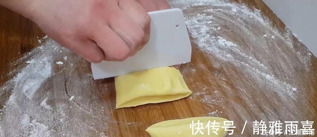 南瓜又出新吃法,不用油炸,比面包馒头做法简单,比南瓜饼还好吃