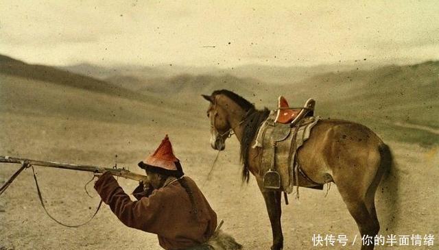 人物|罕见清末蒙古上色老照片,人物面部表情呆滞,最后一张很特殊!