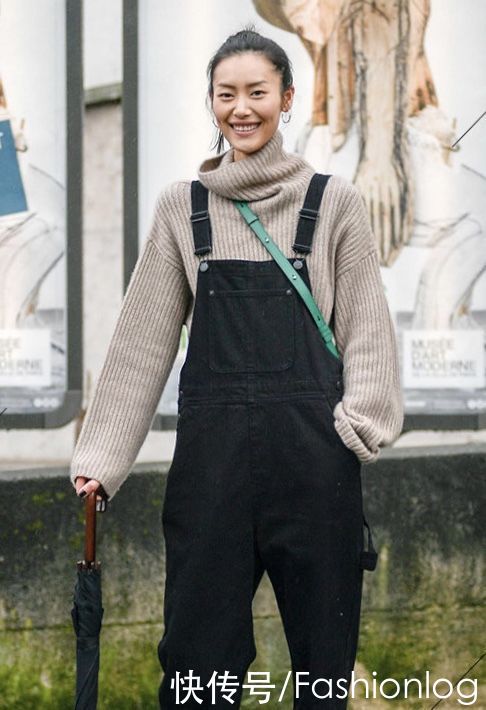 降温突袭，寒风中瑟瑟发抖？一件高领毛衣，时尚实用又百搭