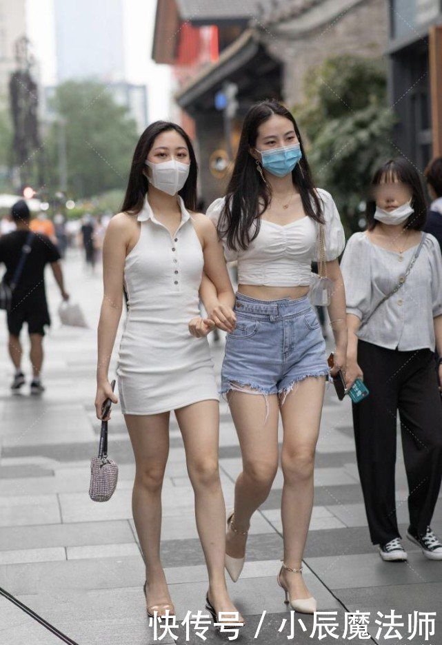 颜色 美女穿搭:白色系姐妹花,气质优雅青春靓丽,无时无刻不吸引着眼球