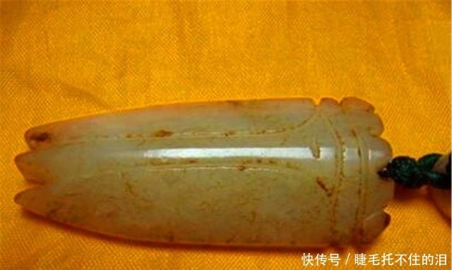 贴身|女子贴身佩戴一块玉10年,专家:胆子真大,你可知这块玉来历?