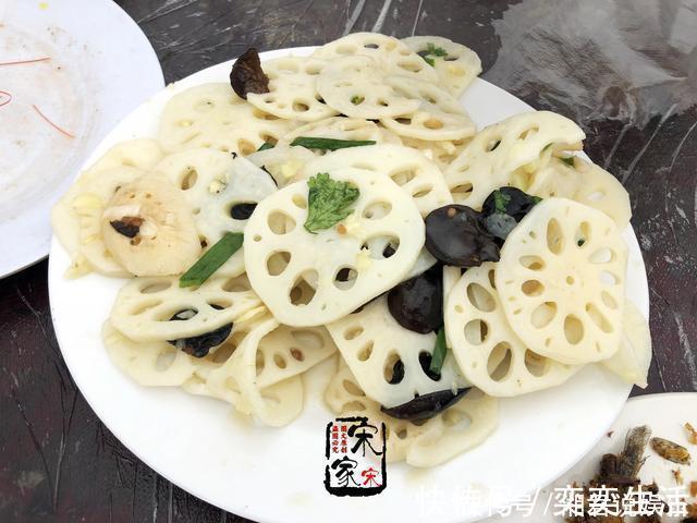 烧鸡|农村330元一桌的宴席，鸡鸭鱼肉都有，利润在哪