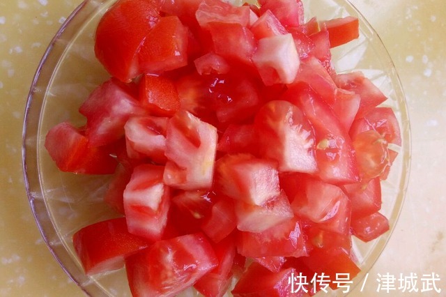 萝卜和它一起炖,味道特别鲜!热腾腾端上桌,营养下饭,吃完暖和