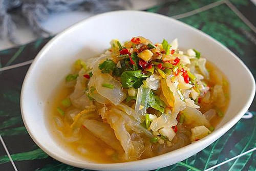  轻松|15道海蜇凉拌菜，肉质较厚，营养丰富，在家轻松做出餐厅的味道