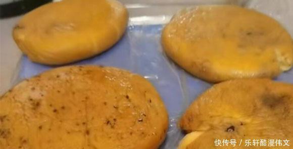 这食材很常见,一块多钱一斤,多买些放冰箱一冻再一蒸,老好吃了