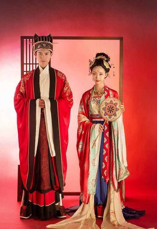 霞帔#中国人的嫁衣,不该只有西方的婚纱,更应该是传统的凤冠霞帔!