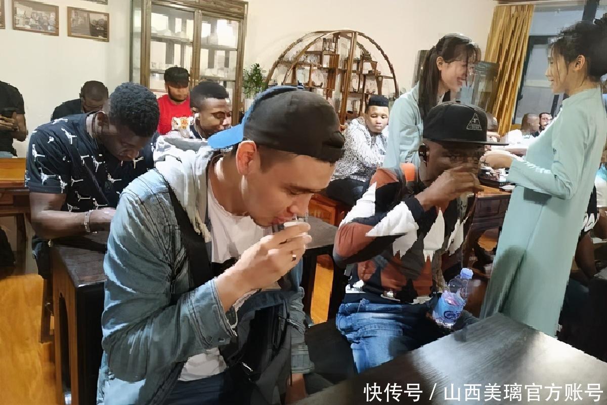 桌上|喝茶做客的这些礼仪你要知道!茶桌上别犯低级错误