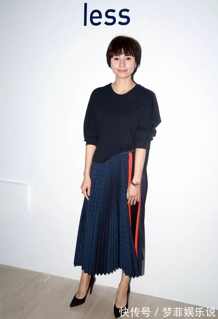 搭配 入秋后该穿卫衣了,分享4组显瘦减龄的经典搭配,照着穿不怕出错