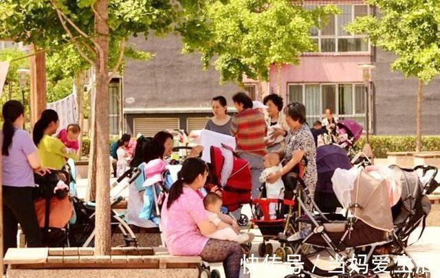 小雅|“爸妈一走,爷奶撒手”一种“假带娃”正流行,揭露万千父母之殇